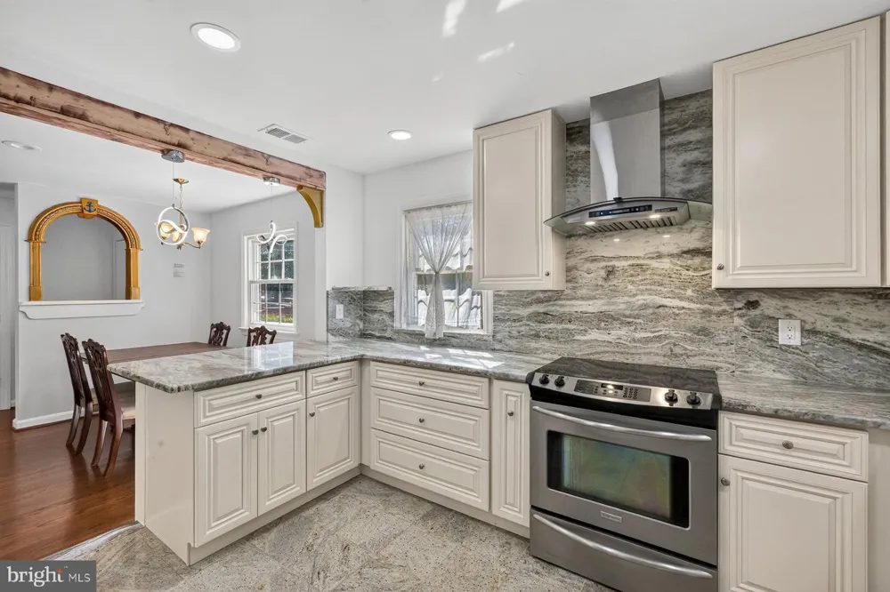 6702 LENCLAIR STREET Alexandria, VA 22306