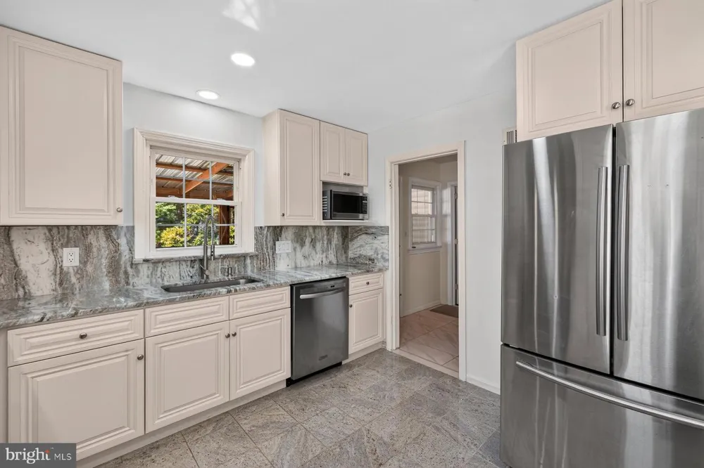 6702 LENCLAIR STREET Alexandria, VA 22306