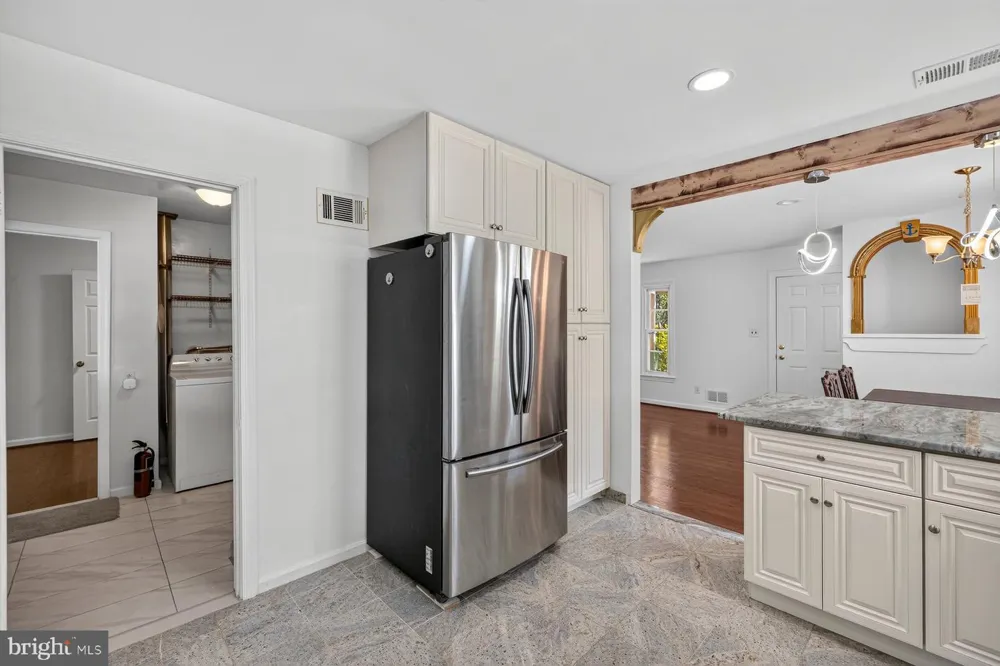 6702 LENCLAIR STREET Alexandria, VA 22306