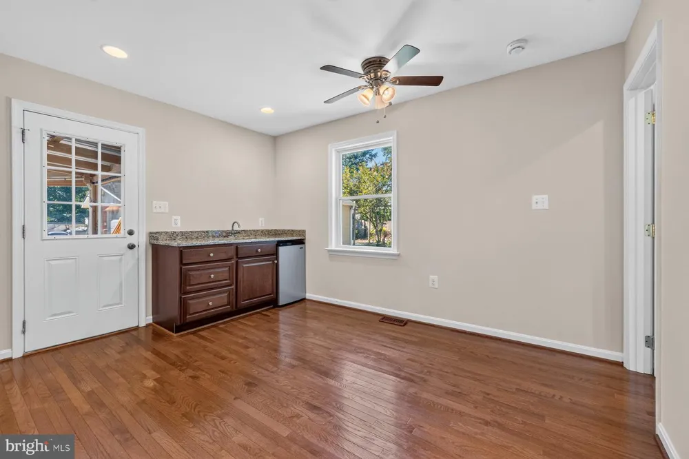 6702 LENCLAIR STREET Alexandria, VA 22306