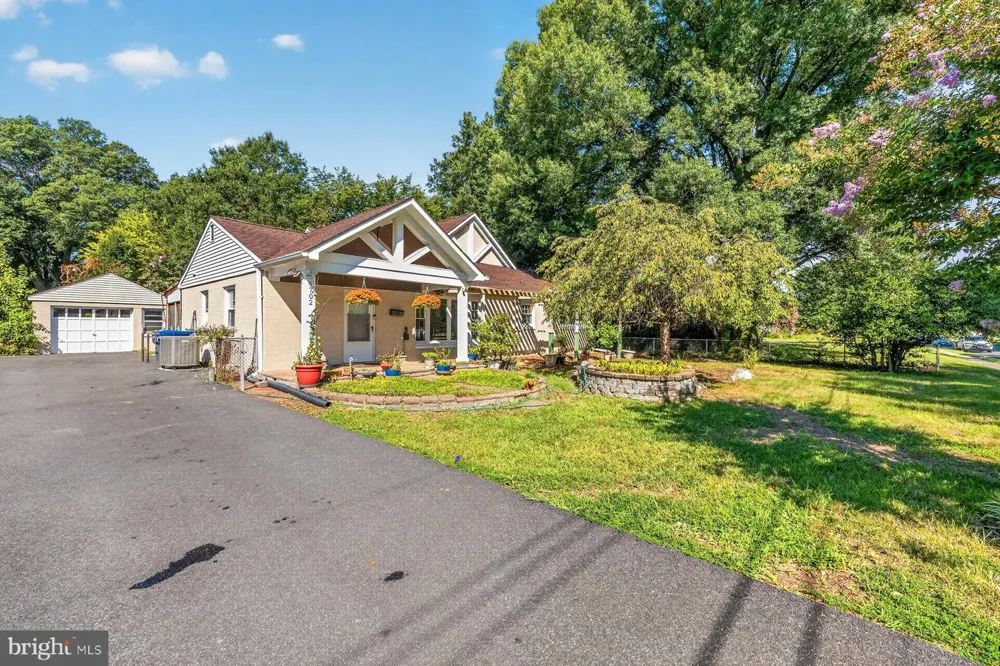 6702 LENCLAIR STREET Alexandria, VA 22306