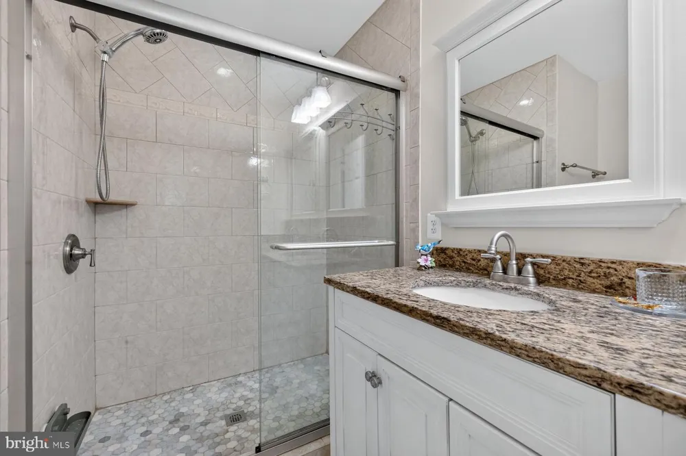 6702 LENCLAIR STREET Alexandria, VA 22306