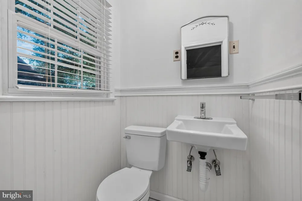 6702 LENCLAIR STREET Alexandria, VA 22306