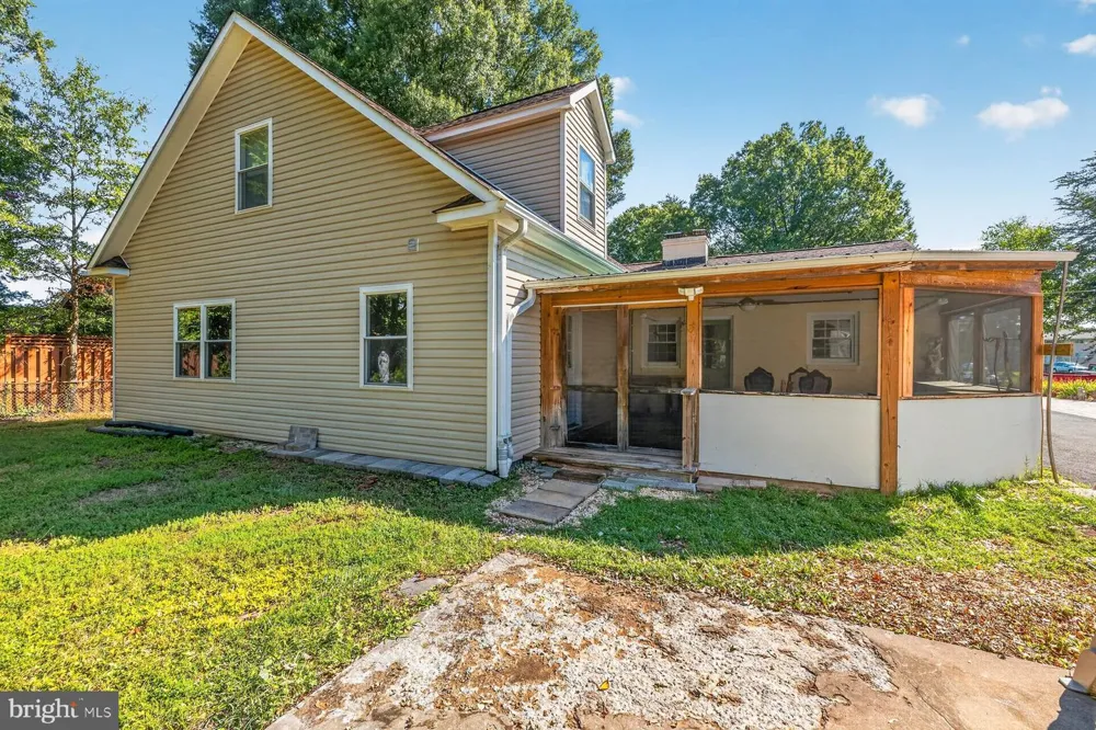 6702 LENCLAIR STREET Alexandria, VA 22306