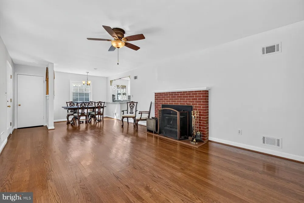 6702 LENCLAIR STREET Alexandria, VA 22306