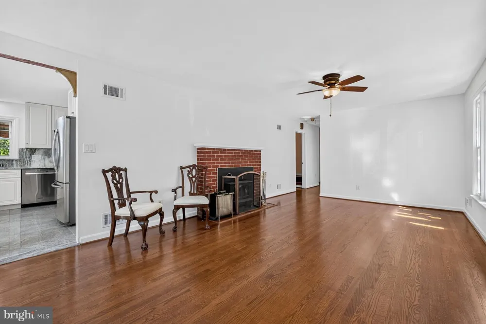 6702 LENCLAIR STREET Alexandria, VA 22306
