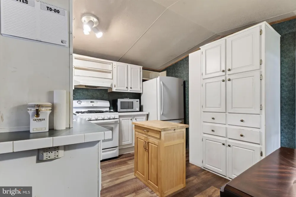 224 HOPE DRIVE New Ringgold, PA 17960
