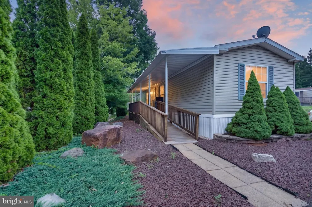 224 HOPE DRIVE New Ringgold, PA 17960