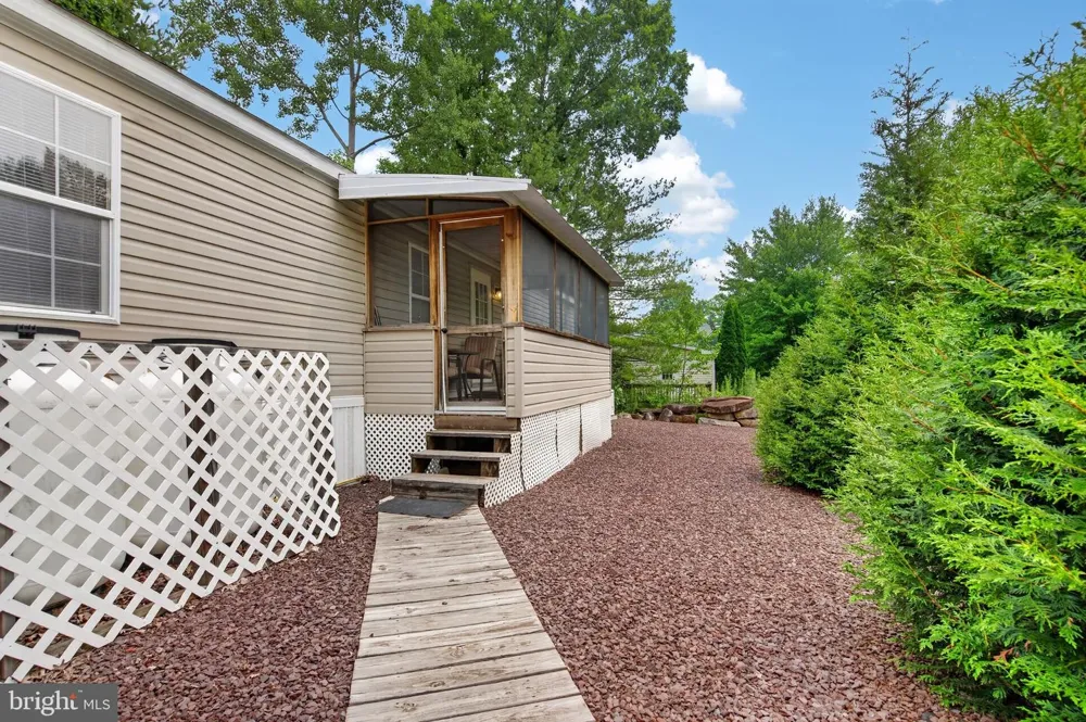 224 HOPE DRIVE New Ringgold, PA 17960