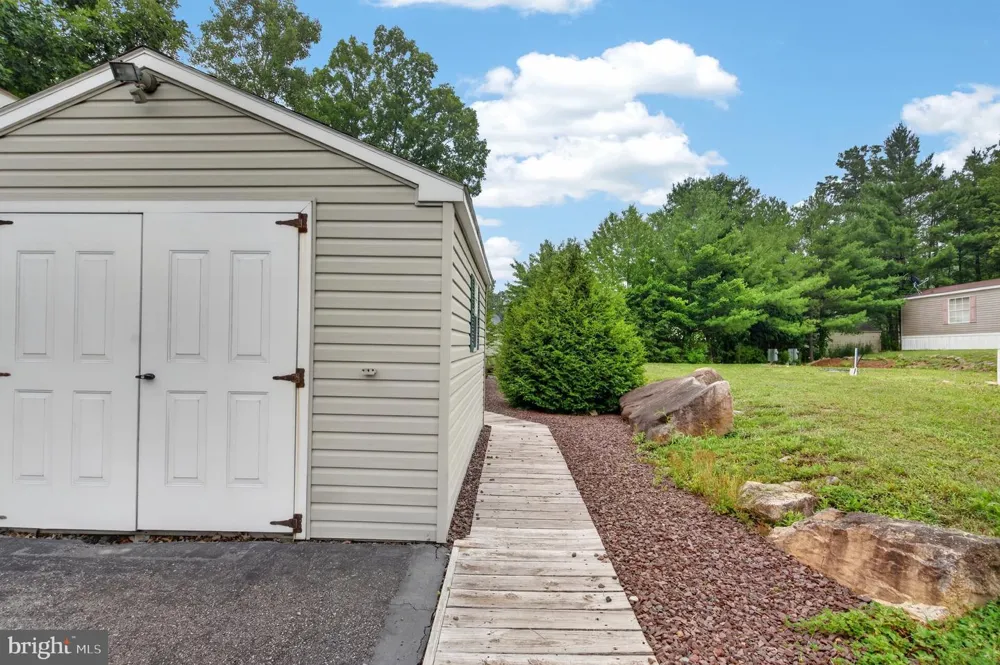 224 HOPE DRIVE New Ringgold, PA 17960