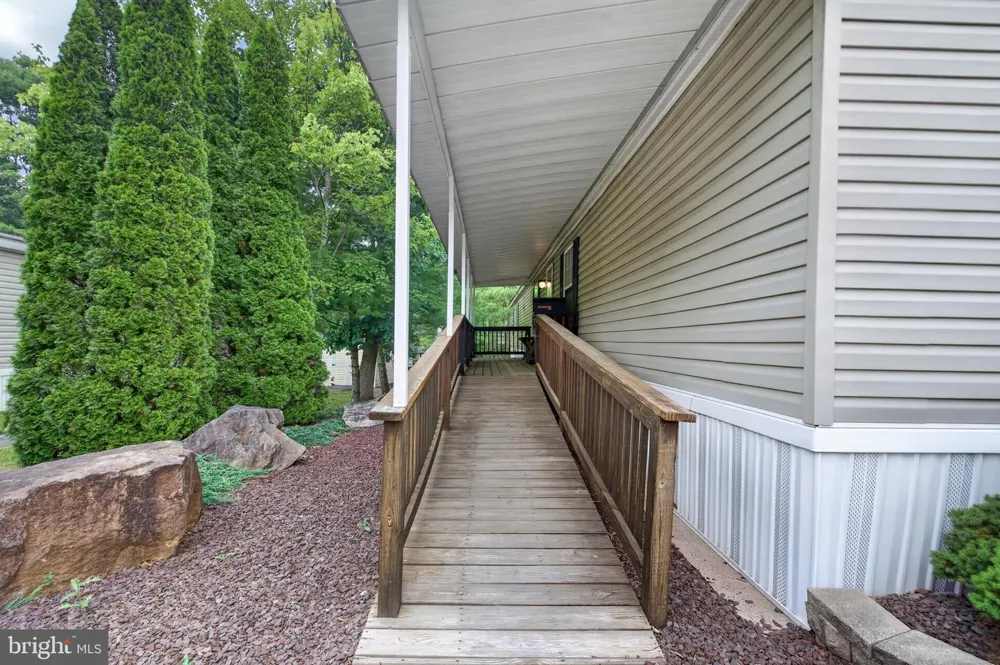 224 HOPE DRIVE New Ringgold, PA 17960