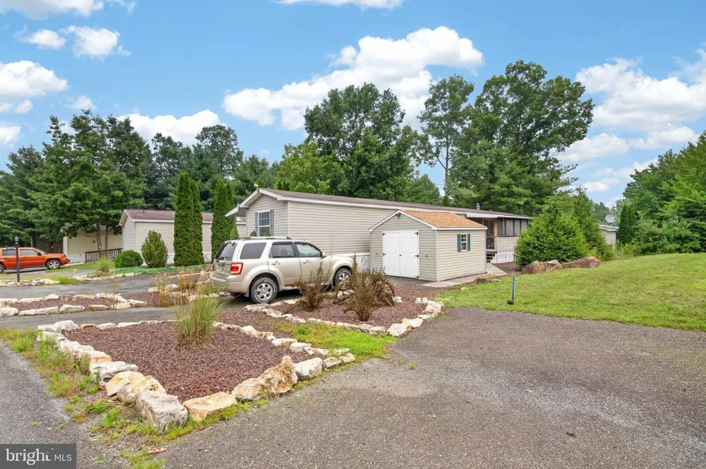 224 HOPE DRIVE New Ringgold, PA 17960
