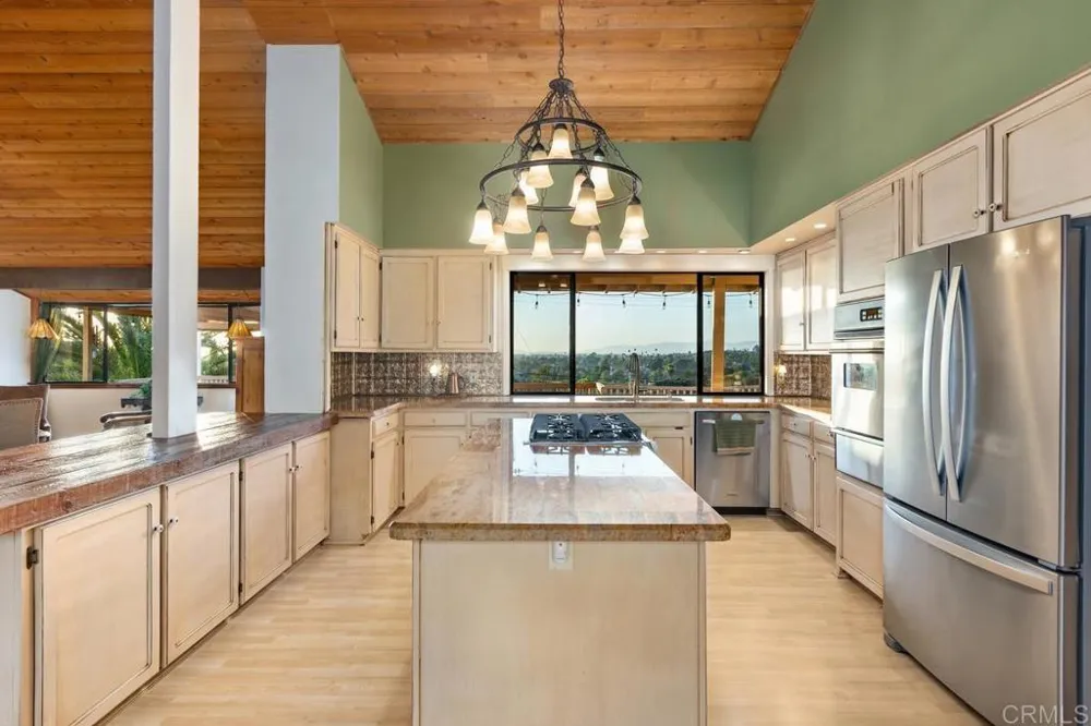 1917 Alta Vista Drive #A Vista, CA 92084