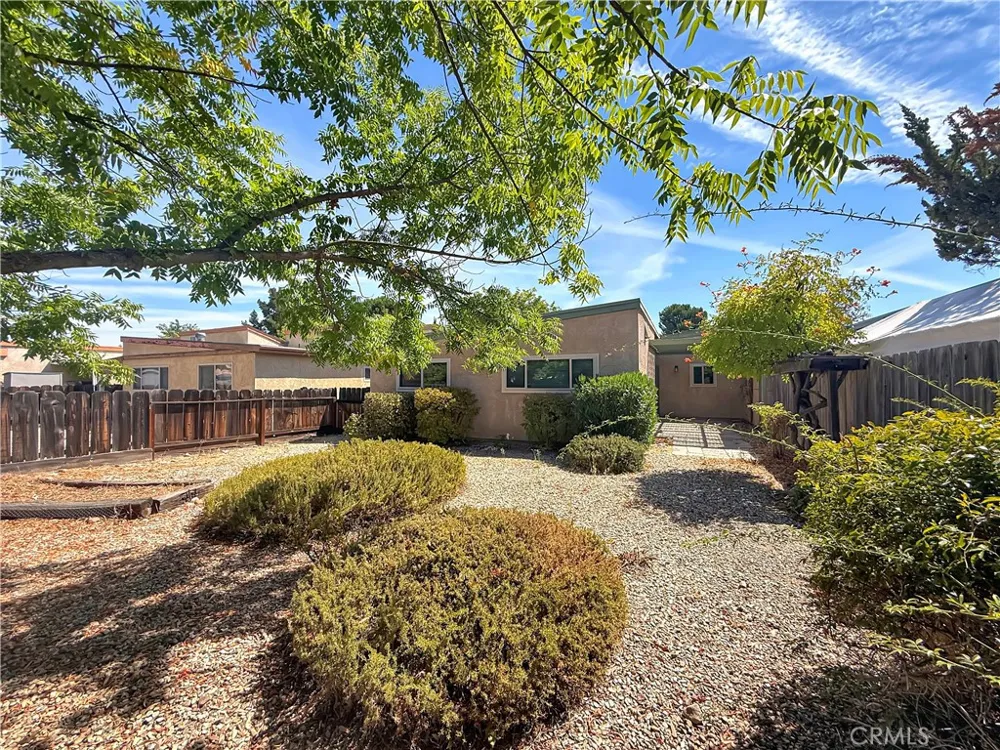 1745 Kings Paso Robles, CA 93446