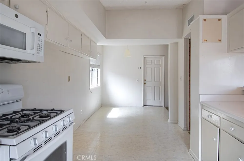 332 Walnut Street Costa Mesa, CA 92627