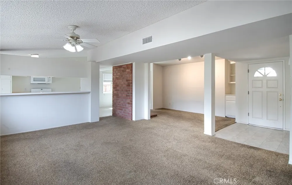 332 Walnut Street Costa Mesa, CA 92627