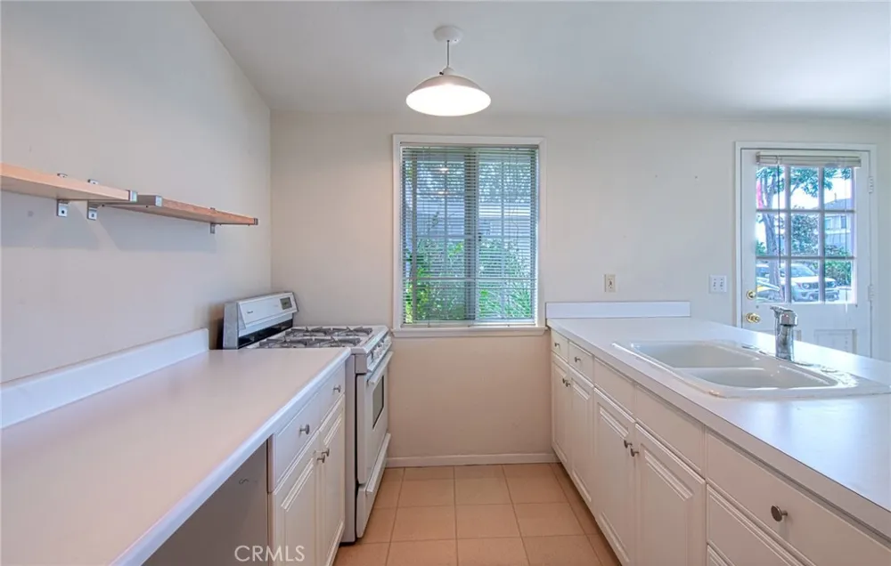332 Walnut Street Costa Mesa, CA 92627