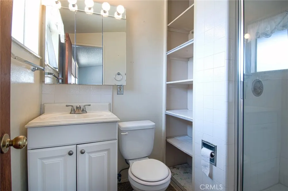 332 Walnut Street Costa Mesa, CA 92627
