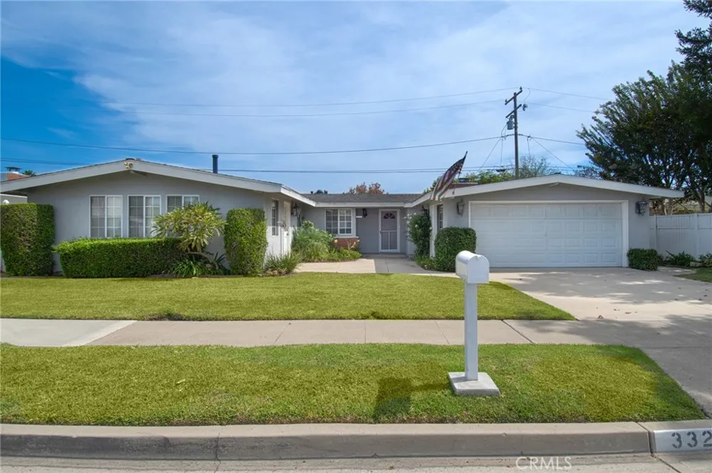 332 Walnut Street Costa Mesa, CA 92627