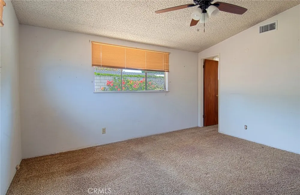 332 Walnut Street Costa Mesa, CA 92627