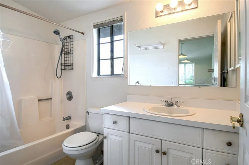 332 Walnut Street Costa Mesa, CA 92627