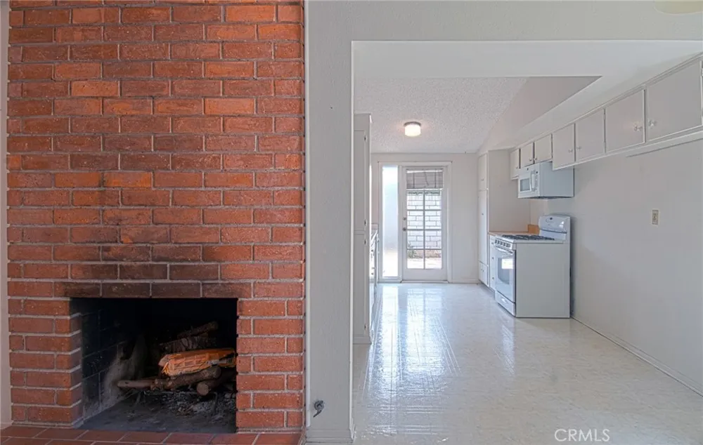 332 Walnut Street Costa Mesa, CA 92627