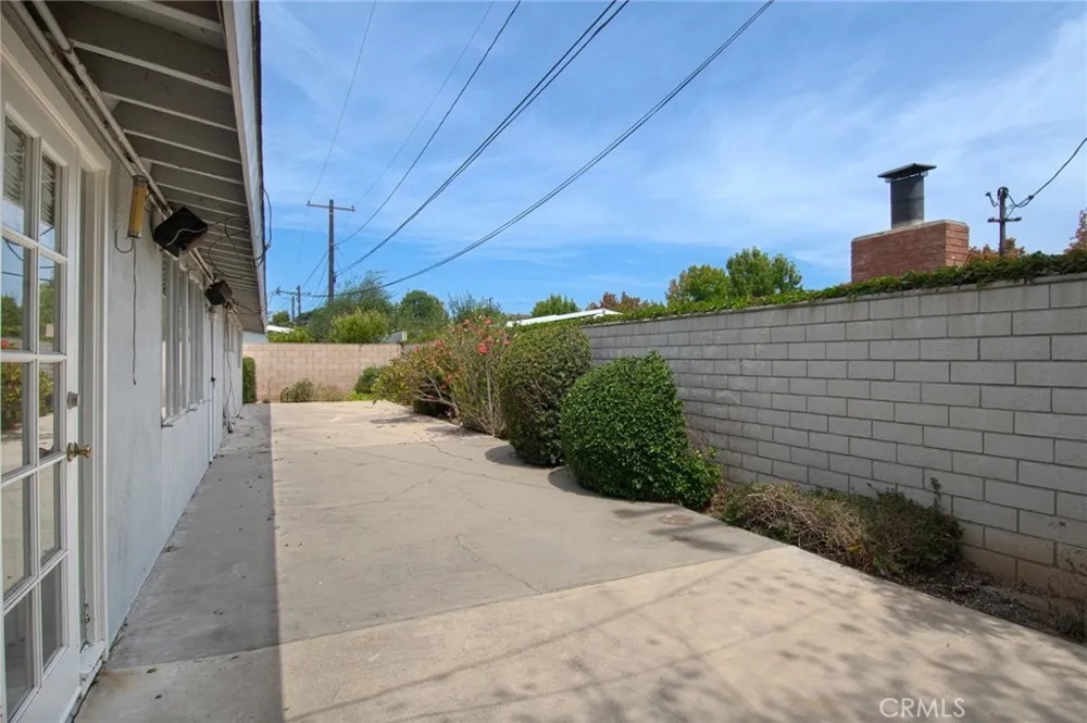 332 Walnut Street Costa Mesa, CA 92627