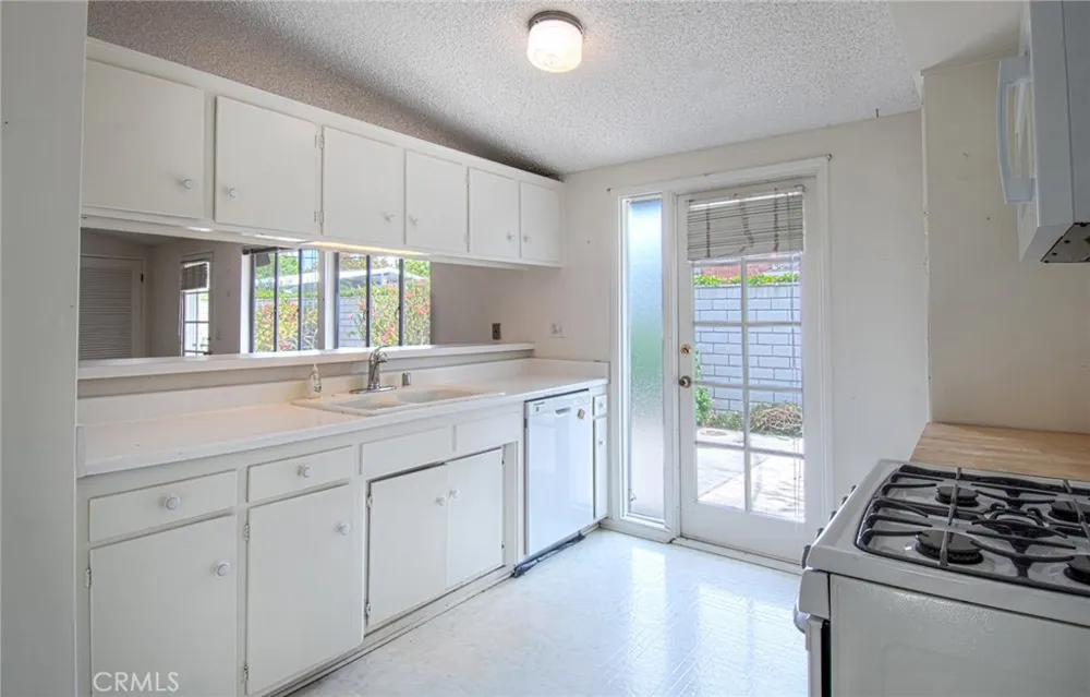 332 Walnut Street Costa Mesa, CA 92627