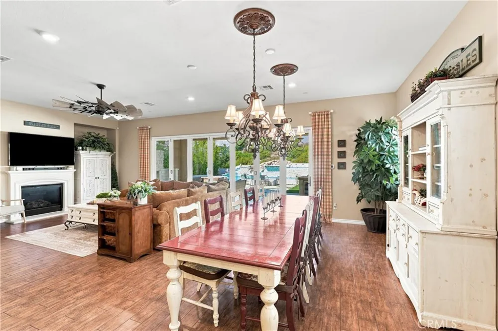 22389 Midtown Court Saugus, CA 91350