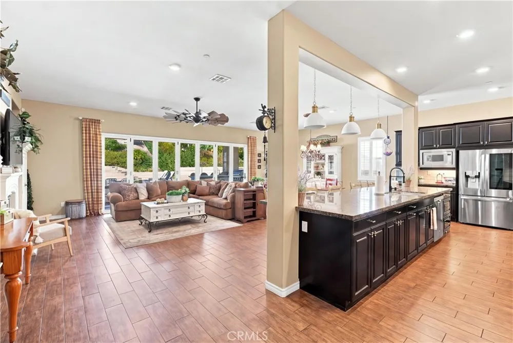 22389 Midtown Court Saugus, CA 91350