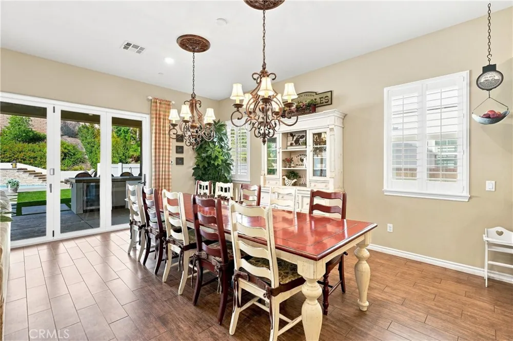 22389 Midtown Court Saugus, CA 91350