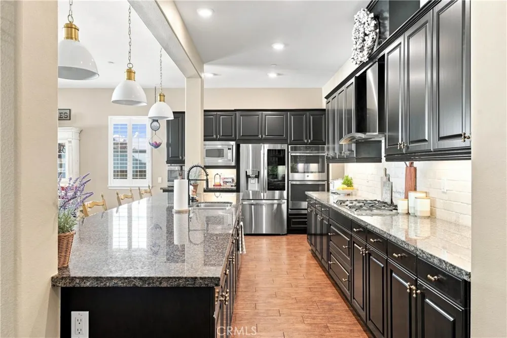 22389 Midtown Court Saugus, CA 91350