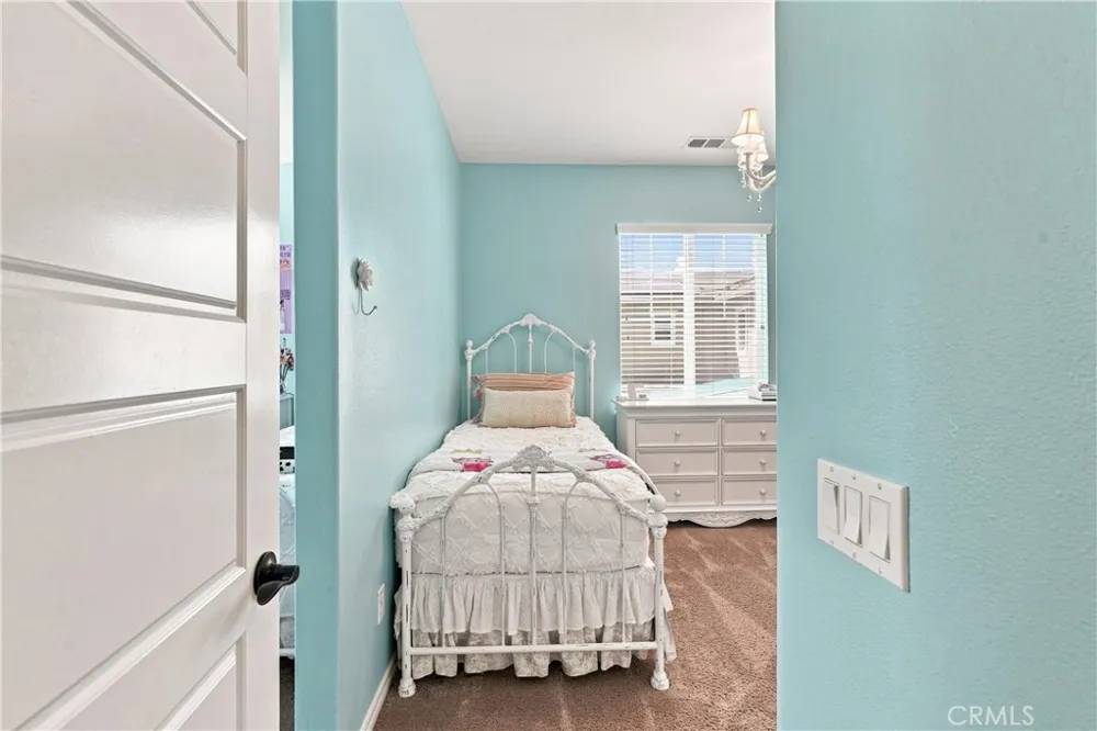 22389 Midtown Court Saugus, CA 91350