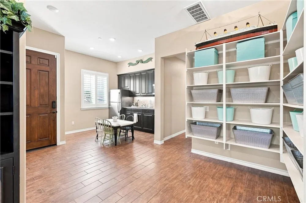22389 Midtown Court Saugus, CA 91350