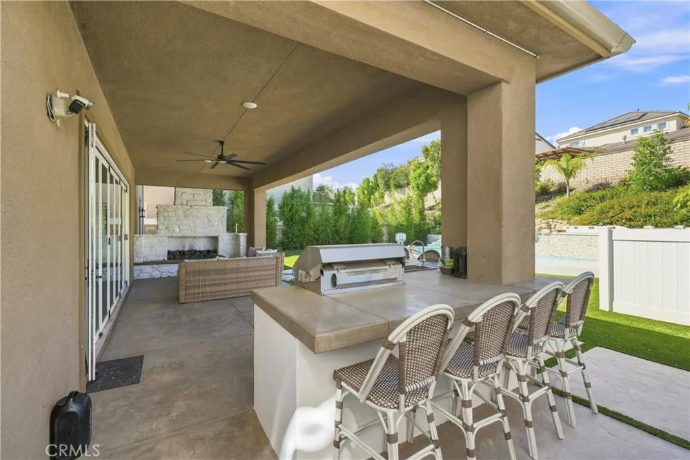 22389 Midtown Court Saugus, CA 91350