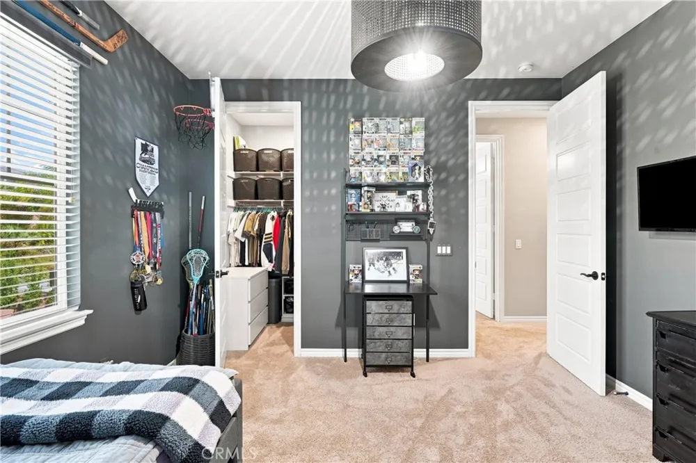 22389 Midtown Court Saugus, CA 91350
