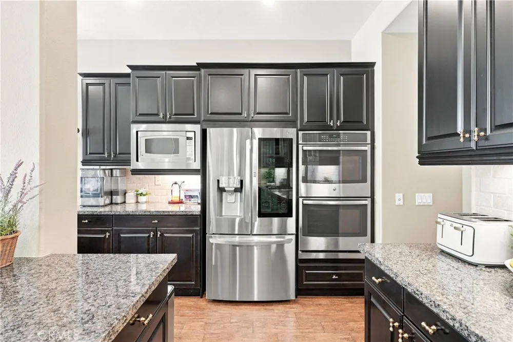 22389 Midtown Court Saugus, CA 91350