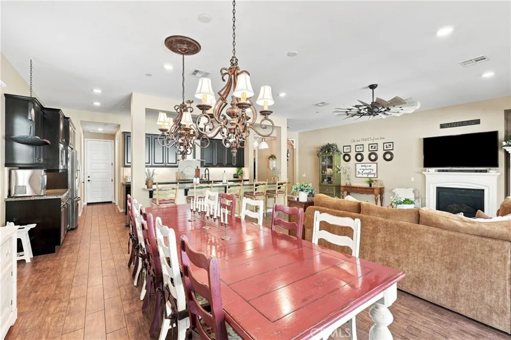 22389 Midtown Court Saugus, CA 91350