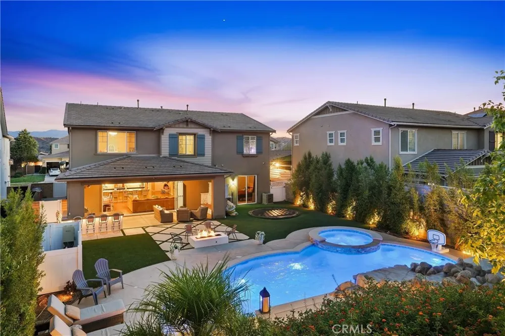 22389 Midtown Court Saugus, CA 91350
