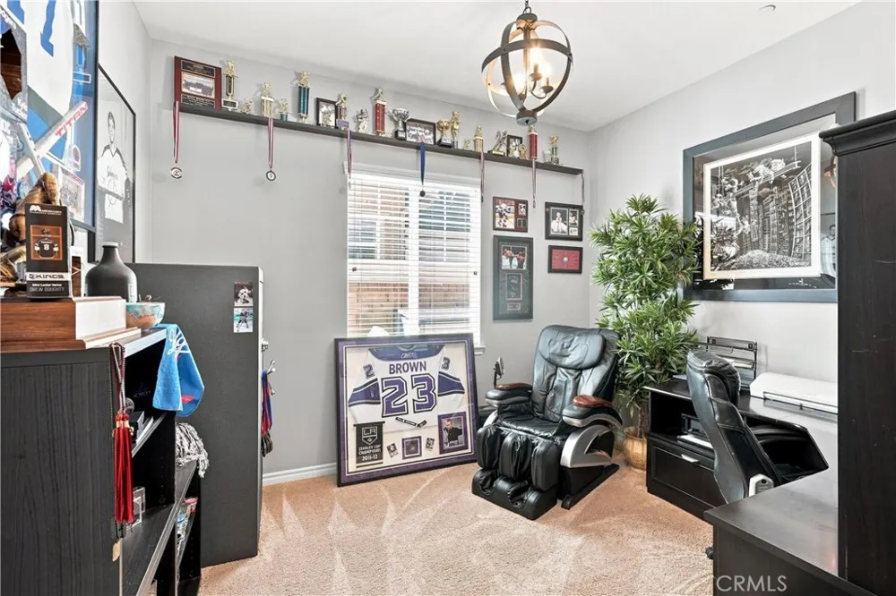 22389 Midtown Court Saugus, CA 91350