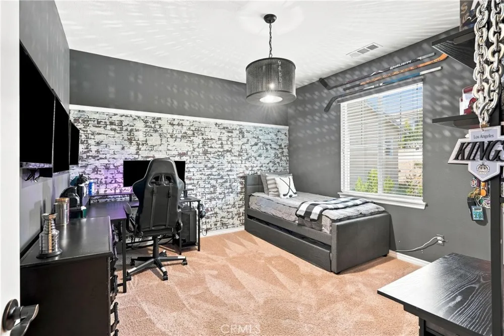 22389 Midtown Court Saugus, CA 91350