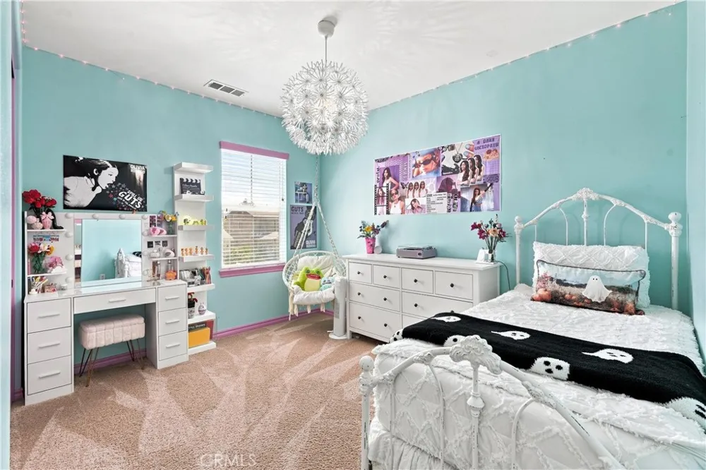 22389 Midtown Court Saugus, CA 91350
