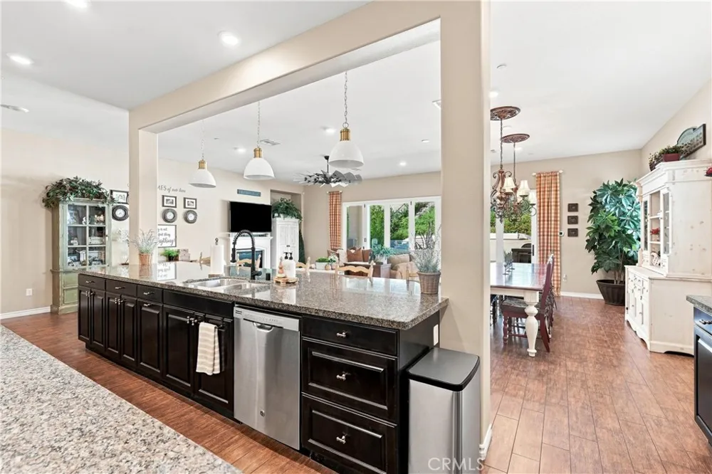 22389 Midtown Court Saugus, CA 91350