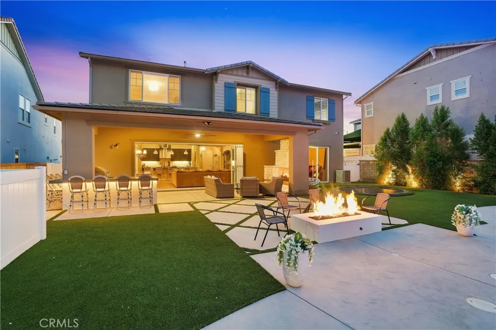 22389 Midtown Court Saugus, CA 91350