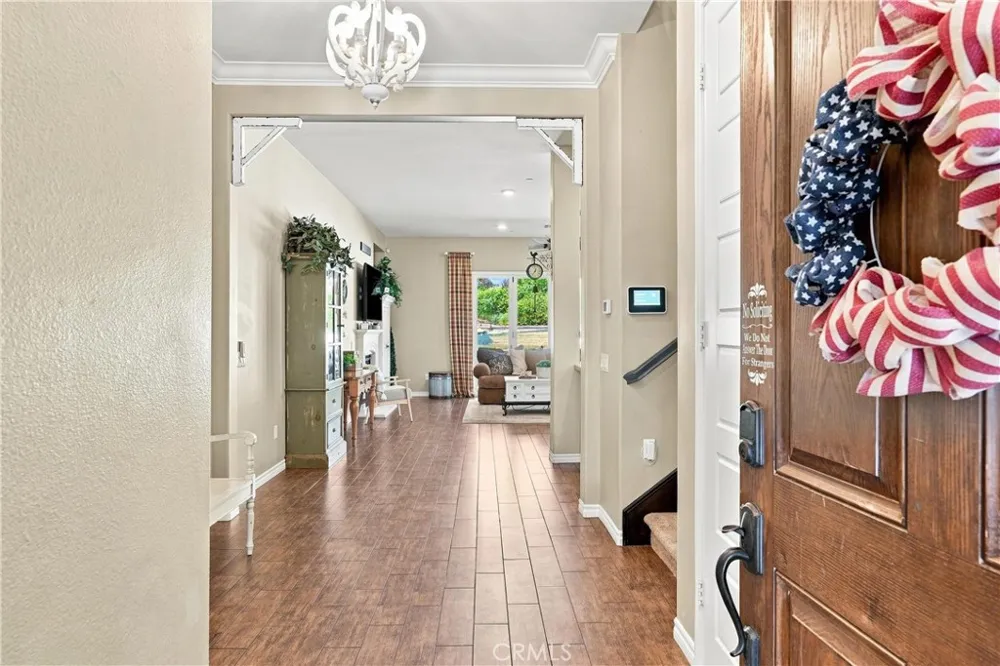 22389 Midtown Court Saugus, CA 91350