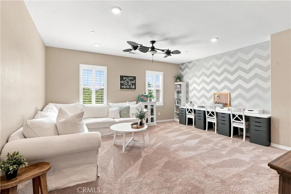 22389 Midtown Court Saugus, CA 91350