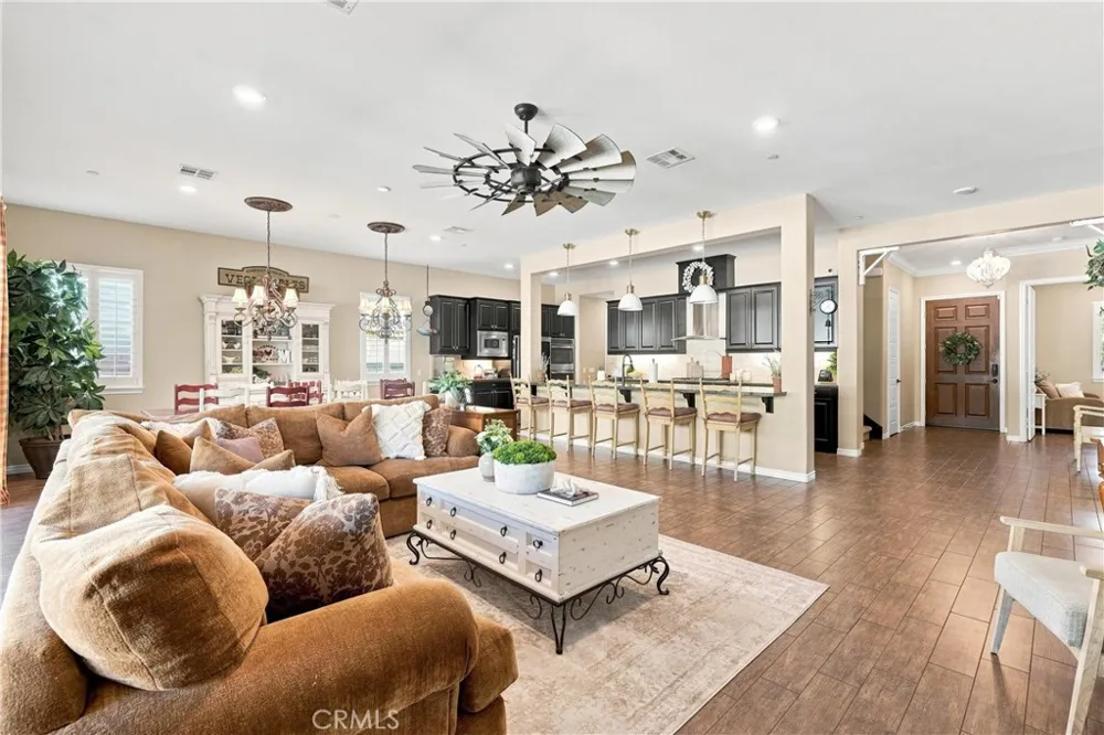 22389 Midtown Court Saugus, CA 91350