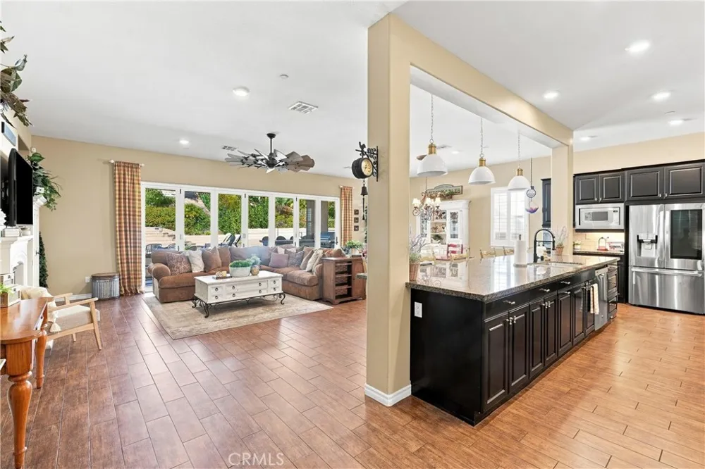 22389 Midtown Court Saugus, CA 91350