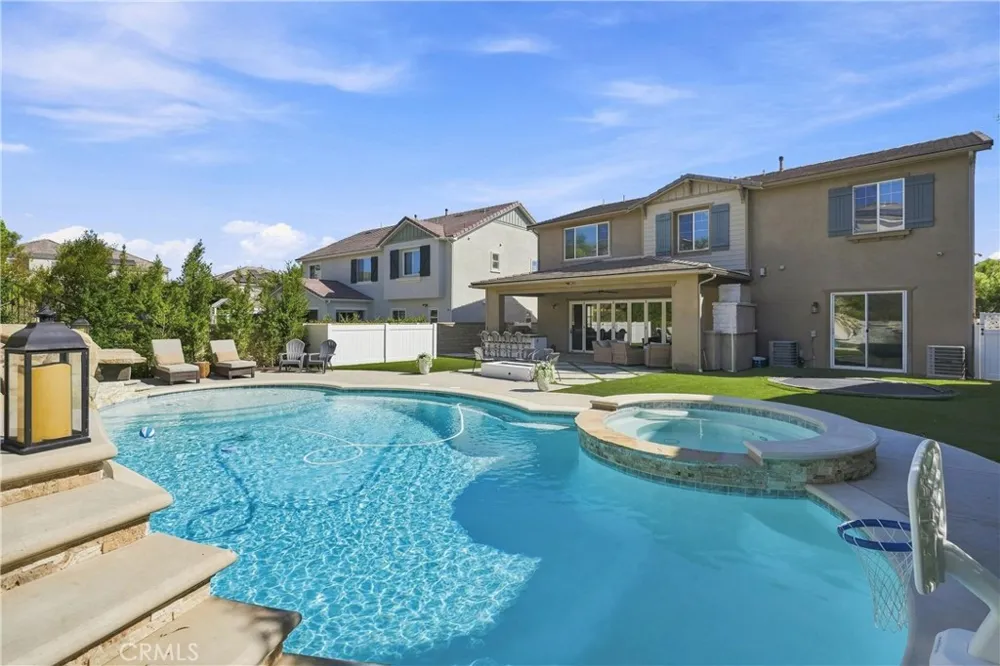 22389 Midtown Court Saugus, CA 91350
