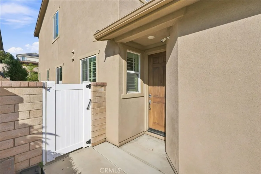 22389 Midtown Court Saugus, CA 91350
